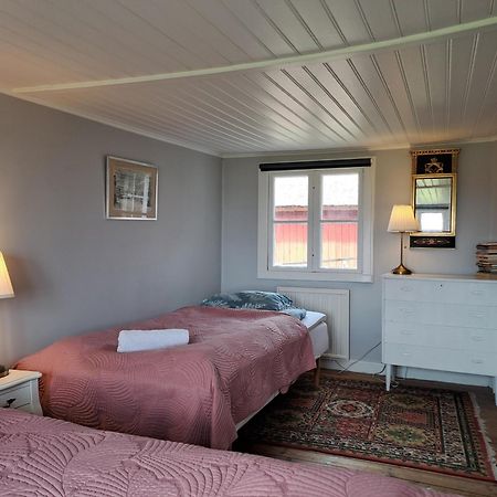Apelviksgarden B&B วาร์แบร์ก ภายนอก รูปภาพ