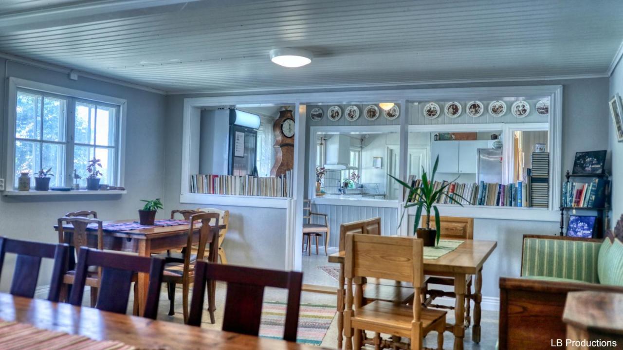 Apelviksgarden B&B วาร์แบร์ก ภายนอก รูปภาพ